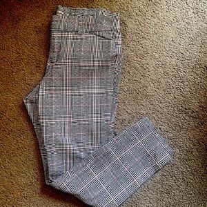 Women’s Mid-Rise Pixie Ankle Skinny Pant. Old Navy Size 4.